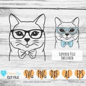 Op de afbeelding: Twee kattenillustraties met een bril en een vlinderdas. Eén kat heeft een zwarte bril en een zwarte vlinderdas, de andere heeft een blauwe bril en een blauwe vlinderdas. De tekst "Layered File Included" staat in een witte rechthoek.