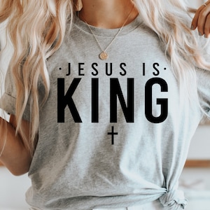 Jésus est roi SVG, écriture religieuse verset de la Bible SVG, Sublimation chrétienne PNG, conception de T-shirt de missionnaires de groupe de jeunes, Style Collège
