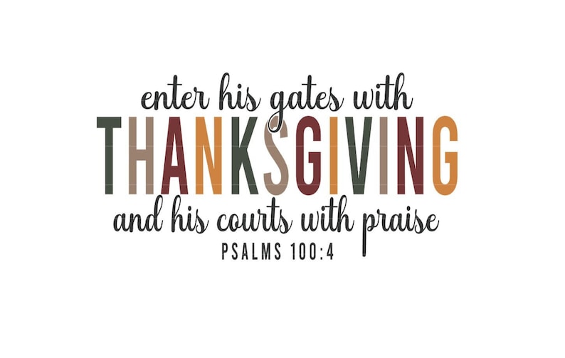 K&ouml;nnte beinhalten: Ein Thanksgiving-Druck mit dem Text "enter his gates with THANKSGIVING and his courts with praise" und dem Bibelvers "PSALMS 100:4". Der Text ist in einer bunten, geschichteten Schriftart in Braun-, Orange-, Rot- und Gr&uuml;nt&ouml;nen gehalten.