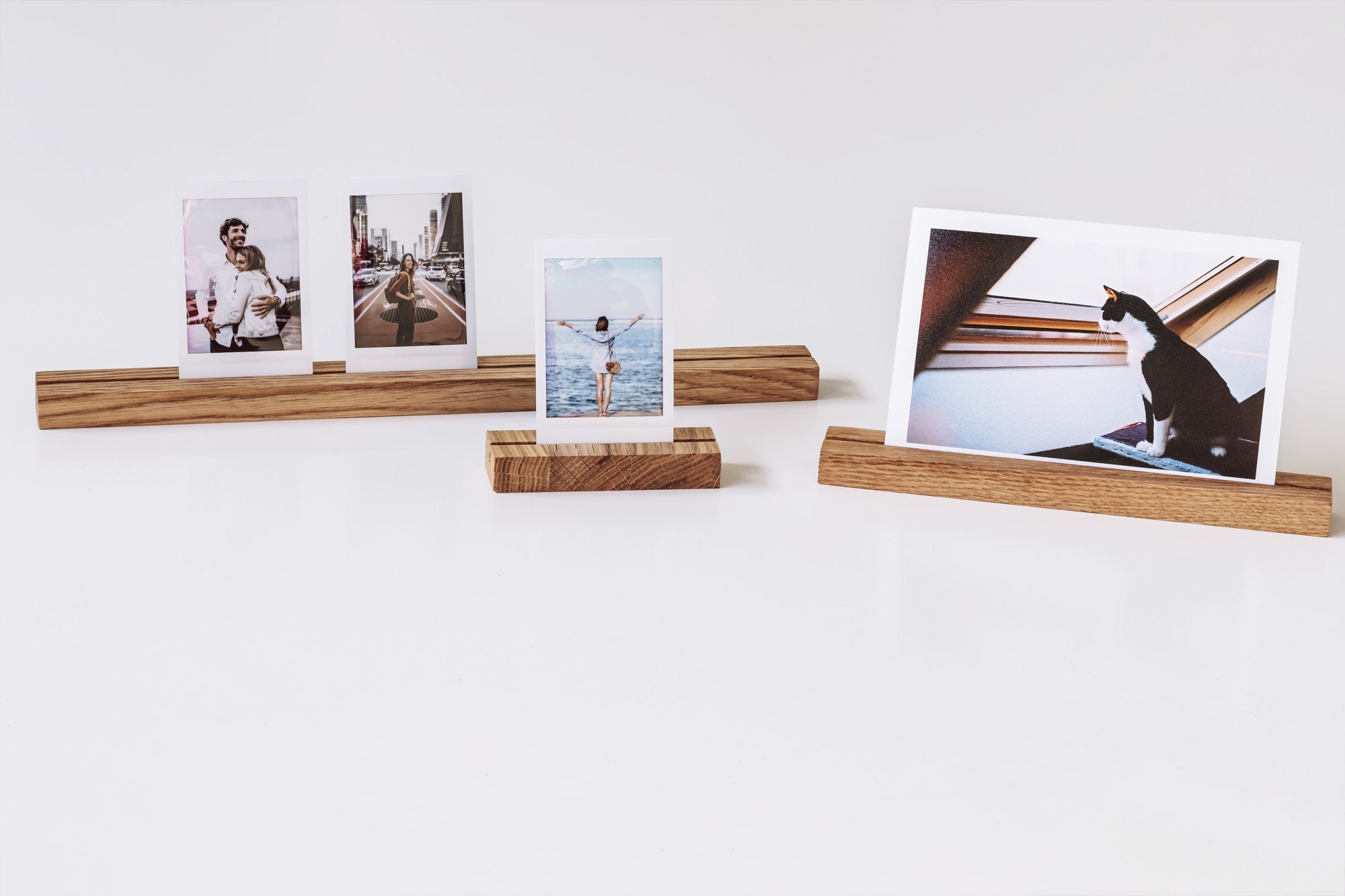 Fotohalter aus Holz, 30 cm, Gravur, personalisiert, Instax, Fotoständer,  Foto, Fotoleiste, Kartenständer, Kartenhalter, Hochzeit, Geschenk - .de
