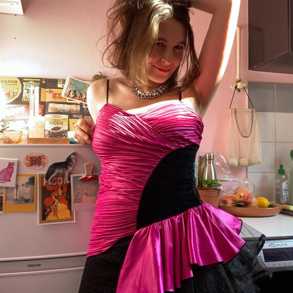 80’s Vintage Party Dress Ruffle Fuchsia Robe Mesh
