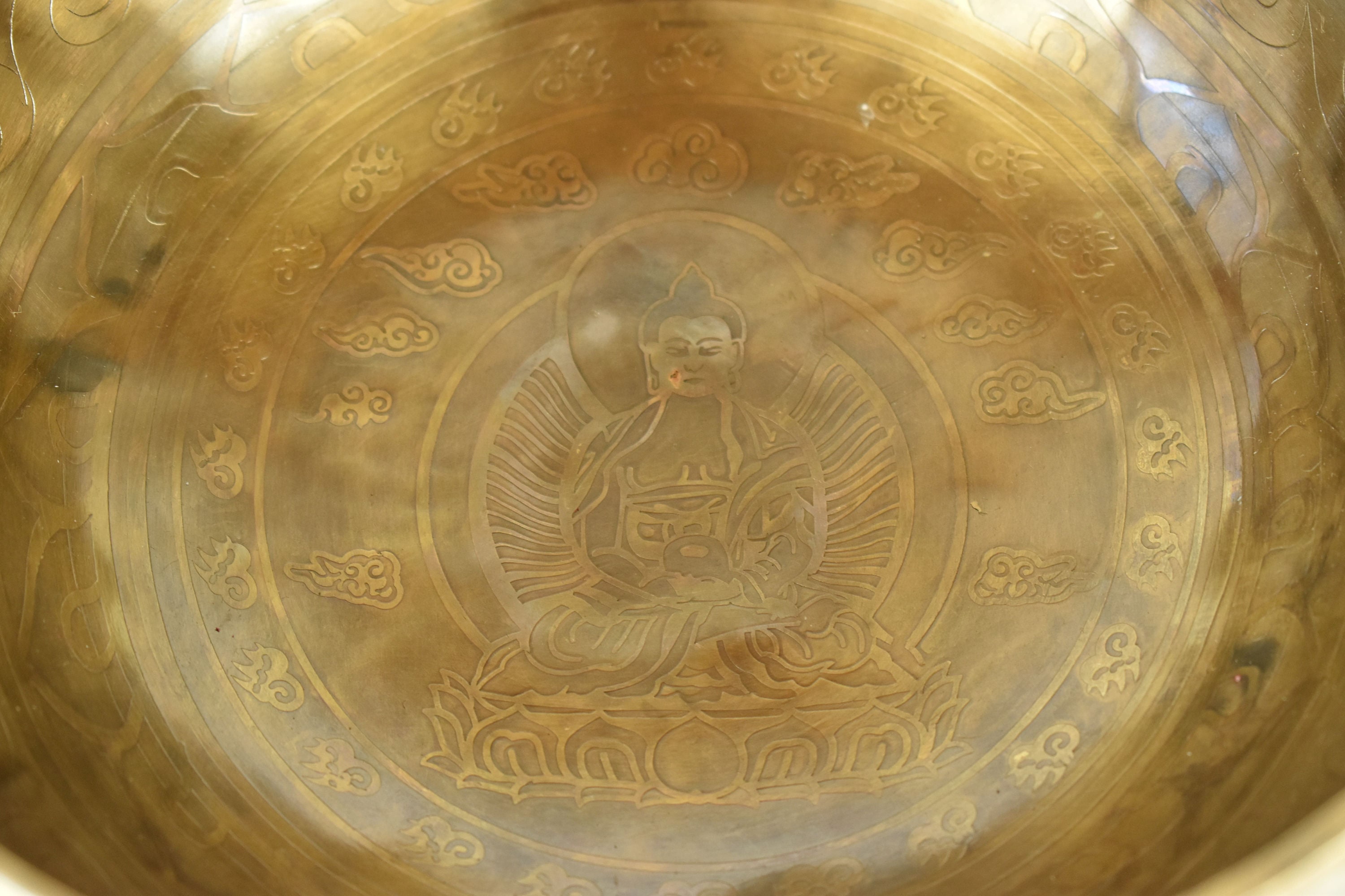 シンギングボウル彫刻 - 仏陀瞑想 - 915 g 22 cm - ハンドメイド