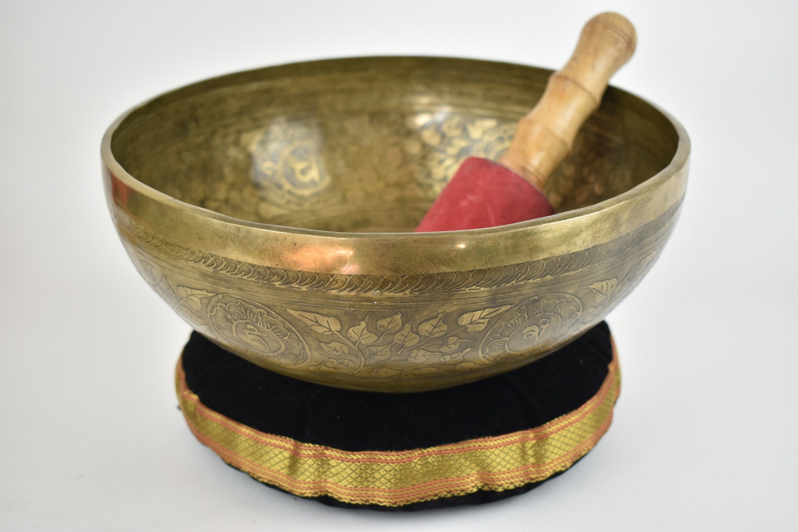 Klangschale Singing Bowl Gravur Buddha Mönch meditierend Etsy