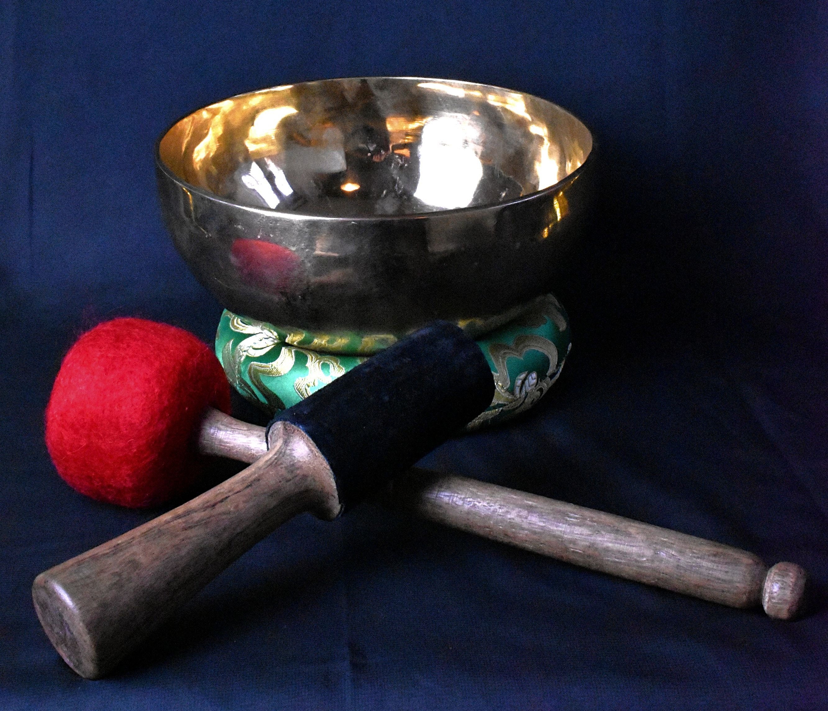 Singing bowl Bronze 18 cm 730 gr. Handmade for relaxation Etsy
