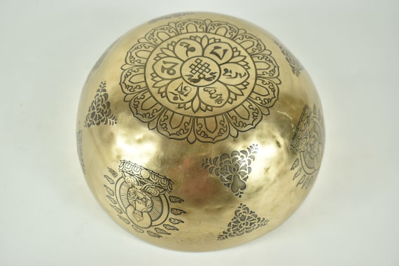Cuenco tibetano grabado Buda 1801 g 24 cm vientre/pelvis