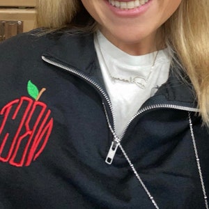 Sudadera con cremallera de un cuarto para profesores con nombre y manzana - Suéter con cremallera de un cuarto para profesores - Suéter Crosswind para profesores - Regalos para profesores