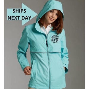 KOSTENLOSER VERSAND!! Monogramm Charles River Regenjacke - Monogramm Regenjacke - Monogramm Regenjacke - Monogramm Jacke - Charles River
