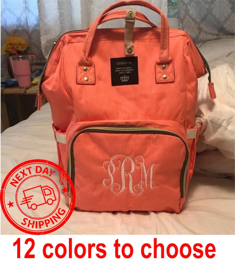 Mochila para pañales con monograma: bolsa impermeable personalizada para pañales imagen 1