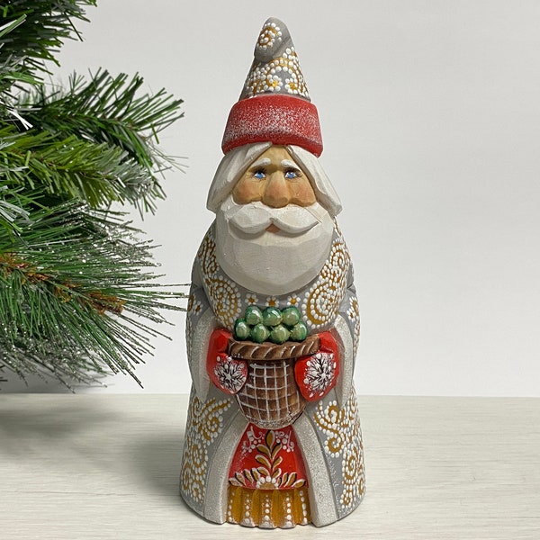 Figurine du Père Noël sculptée à la main, figure du Père Noël en bois, sculpture sur bois décor de Noël ukrainien 7 pouces (18 cm)