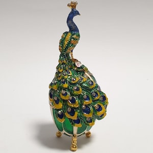 Fabergé-Ei, Pfauen-Schmuckkästchen, Vogel-Schmuckkästchen, Pfauenfigur, emaillierte Metallbox mit Swarovski-Kristallen, 11 cm
