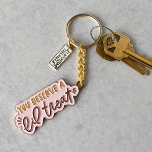 You Deserve A Lil Treat Keychain Sweet Treat Keychain for Lanyard, Keys, Backpack Funny Gift for Her imagem 3