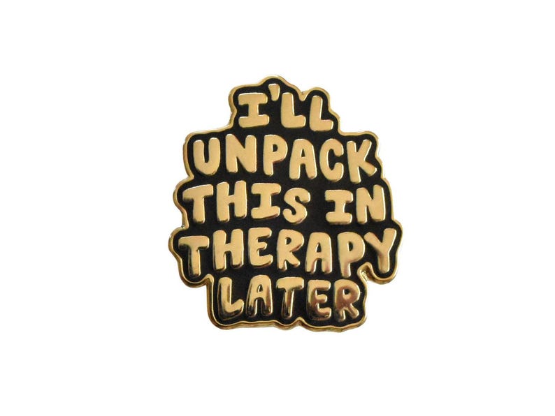 Pins "Lo desempaquetaré en terapia" - Pin divertido sobre salud mental para mochila - Pin esmaltado para ansiedad o depresión - Lindo accesorio - Regalos para personas con TDAH imagen 6
