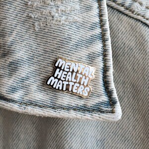 Mental Health Matters Enamel Pin For Backpacks - Social Worker Pin For Lanyard -Cute Teacher Pins For Mental Health Awareness-Psychology Pin immagine 3