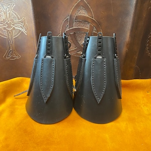 leather armguards armor assassin LARP throwing knives