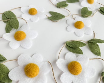 Felt Daisy Garland Banner - 7 daisies on 6 ft twine.