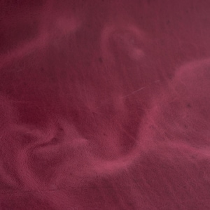 Fogli in pelle di cavallo pazzo color bordeaux. Pezzi in pelle pieno fiore anticata e pull up
