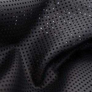 厚さ 0.9 mm/2 オンスの黒の穴あきレザーシート。DIY クラフト用の穴あきミディアムマットレザーピース