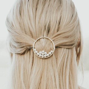 Pearl gold round hair clip | Beautiful wedding hair accessories | Faux pearl cumulative round hair clip