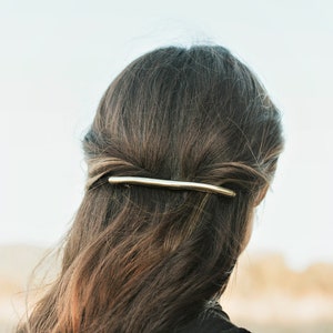 Minimalist extra long wavy thin bar hair clip, Gold asymmetric hair barrette, Modern women hair accessories large hair clips