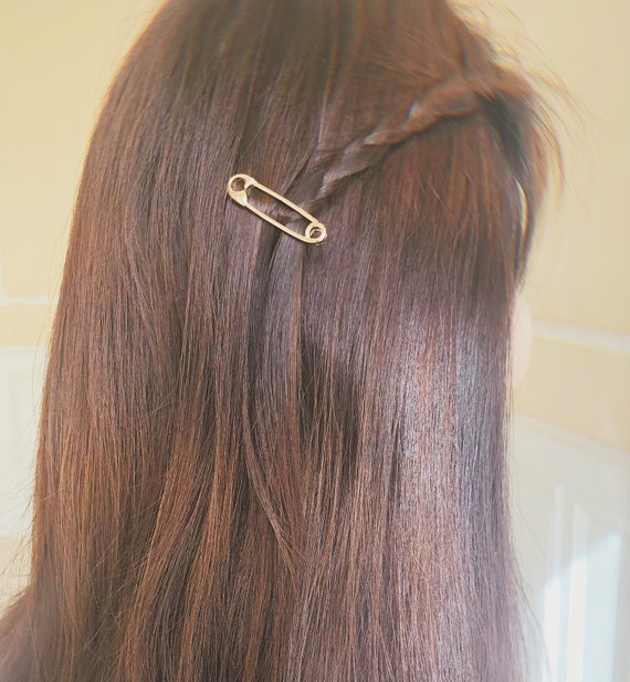 5 Cute And Easy Bobby-Pin Hairstyles Using Fewer Than 5 Bobby Pins