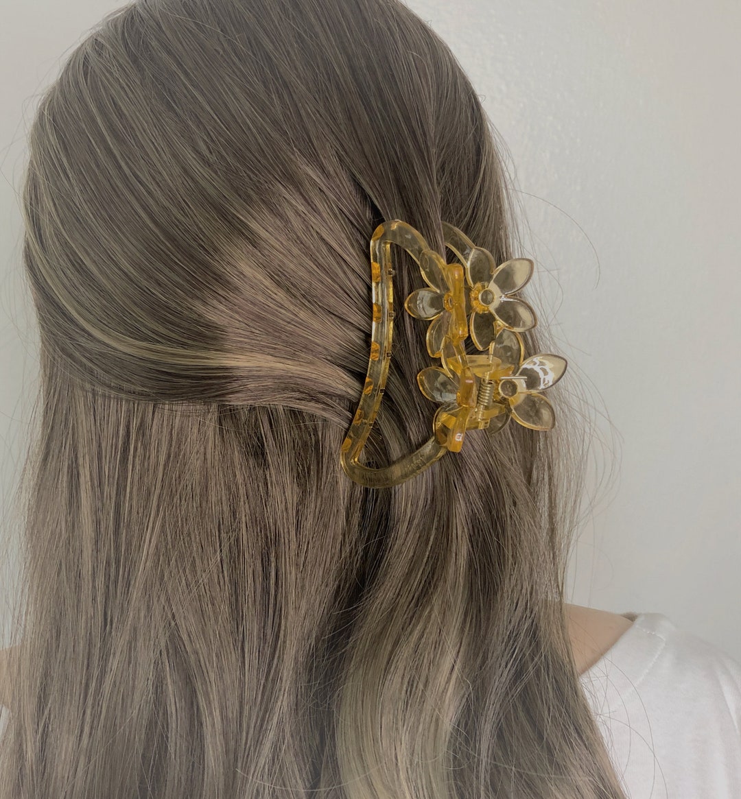 DeeAccessoriesShop Minimal Translucent Flower Hair Clip