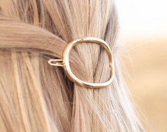 Oval-shape circle hair clip in gold or silver | Minimalist simple everyday hair accessories geometric shape hair clip