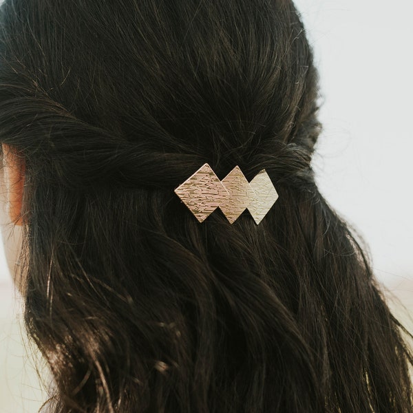 Minimalist overlapping three-diamond shape hair barrette hair clip, Geometric gold or silver color hair accessories, Simple metal hair clip