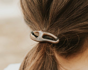 Minimalist ponytail holder hair tie in asymmetric translucent long wavy geometric shape