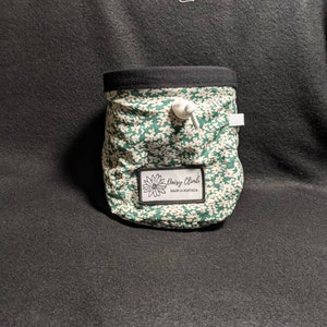 Daisy field print rock climbing chalk bag image 1