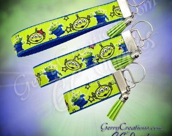 Toy Friends - Green Alien Claw Game ribbon Keyfob keyring keychain fob