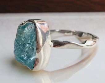 925 Sterling Silver Hammered Texture Ring with Raw Aquamarine Gemstone | Handmade Aquamarine Jewelry | Unique Silver Ring