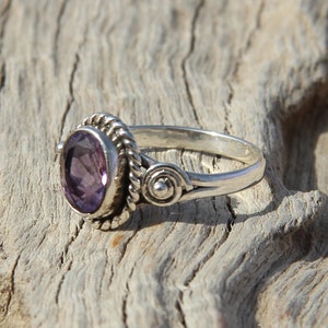 925 massivt sterlingsilver * Oval formad blå ametist * Presentringar till henne * Vackra handgjorda ringar * Alla hjärtans dag-presenter05
