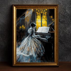 Puede incluir: Pintura enmarcada que representa a una mujer con un vestido largo tocando un piano de cola. La obra presenta una estética gótica con una vidriera y una iluminación cálida. El marco es dorado con un borde de cuentas.