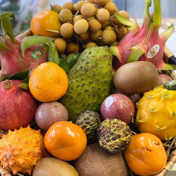 8-10pcs Fresh Mystery Exotic Fruit Box (ACTUAL RARE FRUITS) Overnight Shipping!