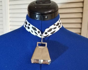 Cow print ribbon and cowbell collar