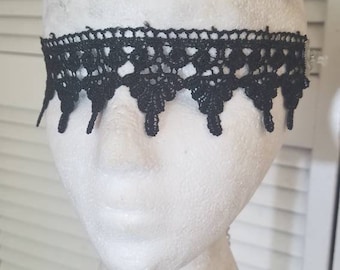 Lace "blindfold" mask