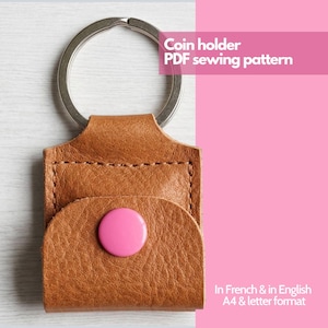 May include: A tan leather coin holder keychain with a pink snap button closure and a silver metal ring. The text on the image reads: Coin holder PDF sewing pattern. In French & in English A4 & letter format.