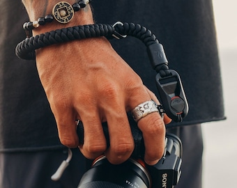 Camera wrist strap | Full Black | Paracord | made with Peak Design Anchor Links