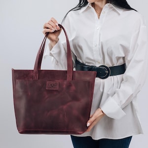 Burgund Ledertasche, Tote Ledertasche, personalisierte Tasche, Shopping Ledertasche, Schulter Ledertasche, Geschenkideen für Frau, Ledertasche