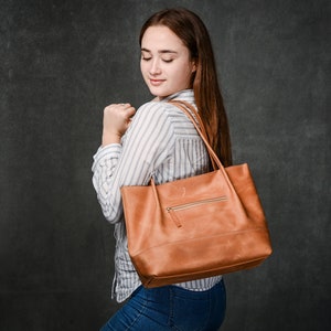 Caramel leather bag, Leather tote bag, Tote leather bag, Woman shoulder bag, Woman weekender bag, Vintage leather tote, Leather zippered bag image 6