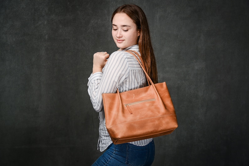 Caramel leather bag, Leather tote bag, Tote leather bag, Woman shoulder bag, Woman weekender bag, Vintage leather tote, Leather zippered bag image 6