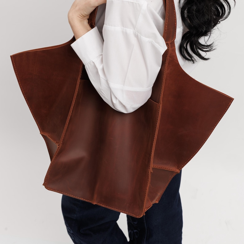 Borsa a tracolla grande in pelle da donna - Borsa a spalla in pelle pieno fiore realizzata a mano, regalo personalizzato per lei immagine 2