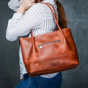 Caramel leather bag, Leather tote bag, Tote leather bag, Woman shoulder bag, Woman weekender bag, Vintage leather tote, Leather zippered bag image 2