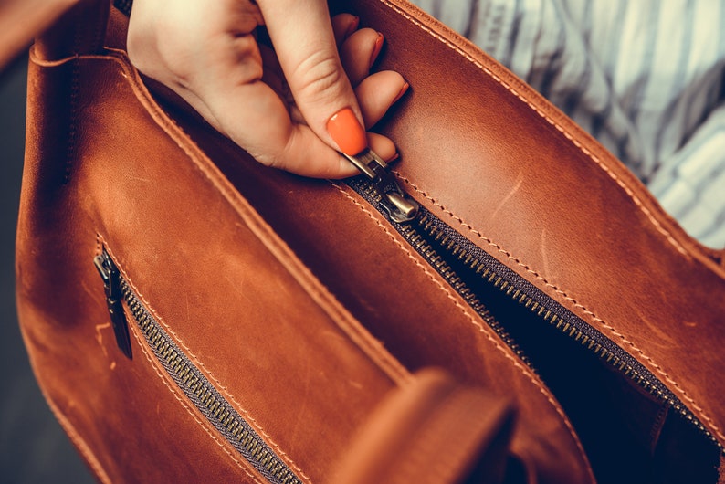 Caramel leather bag, Leather tote bag, Tote leather bag, Woman shoulder bag, Woman weekender bag, Vintage leather tote, Leather zippered bag image 5