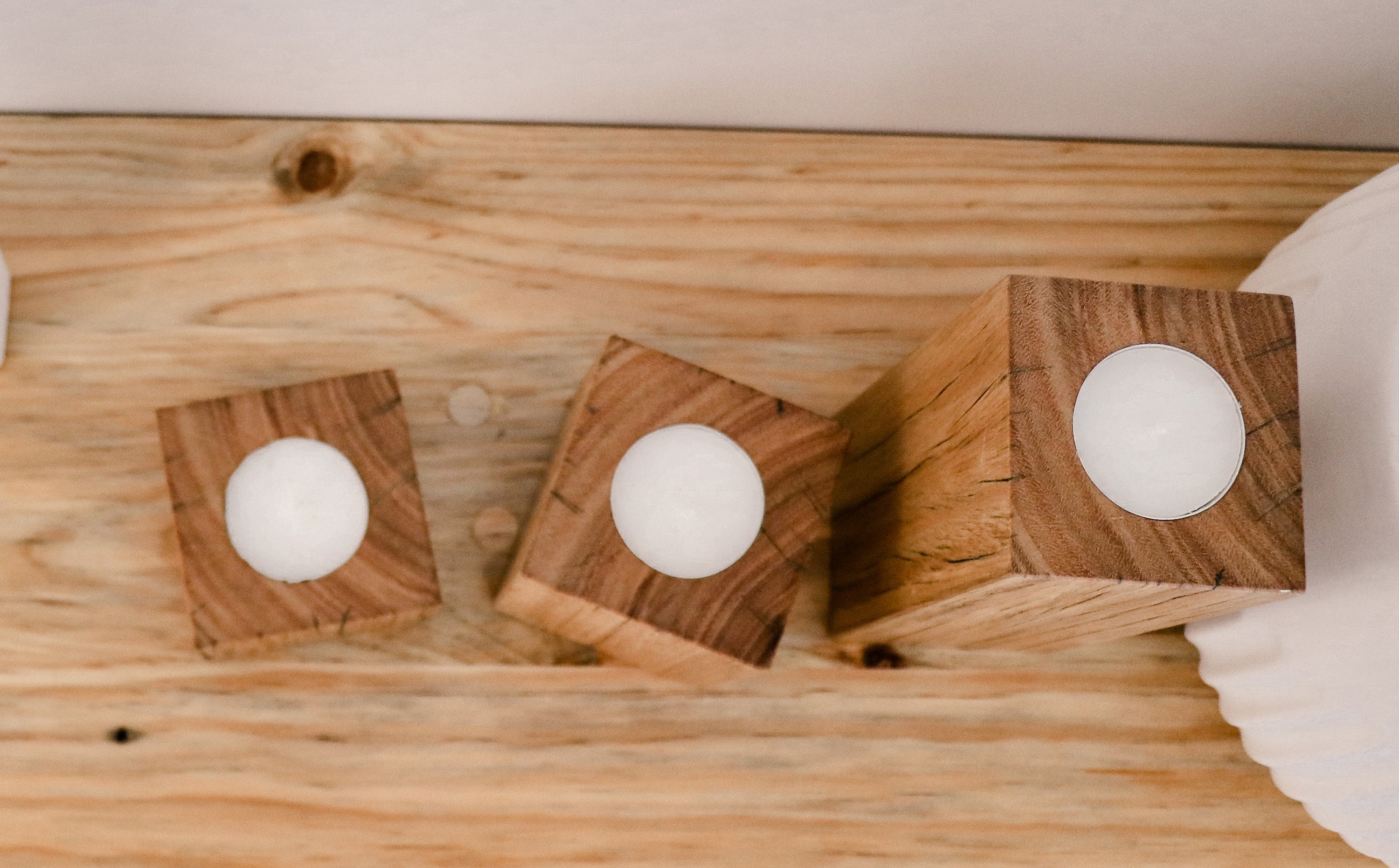 Portavelas de madera rústica | Etsy