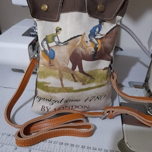 Motif chevaux. Couvercle du sac à double drainage (néphrostomie 500 ml) avec séparateur. (3 départements) + variantes. .