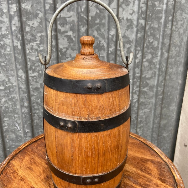 petit tonnelet à vin de vendangeur loyala vintage alsace barrel