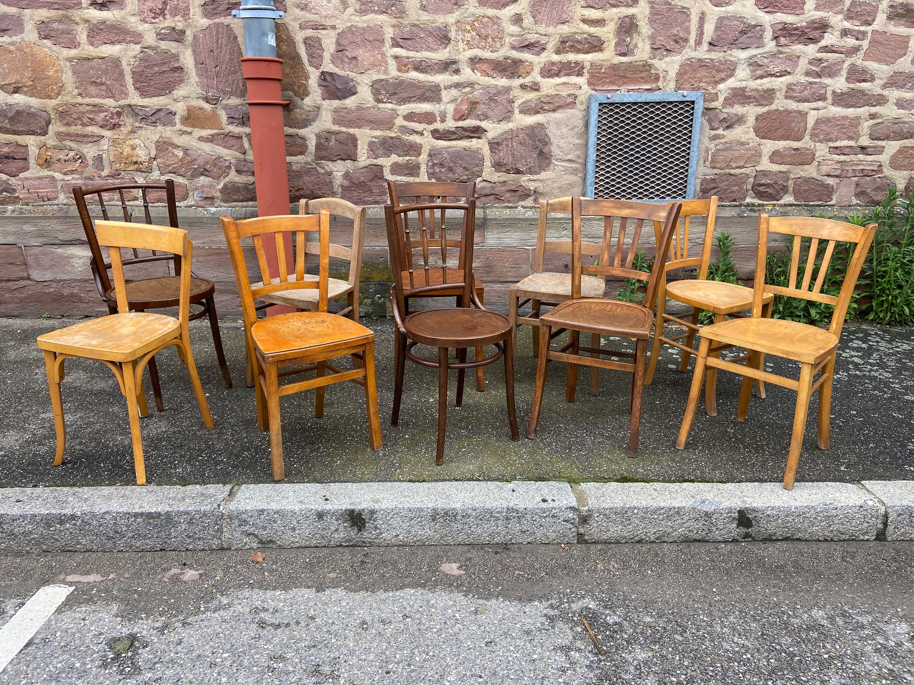 Lot de 10 Chaises Bistrot Dépareillé French Wood Bistro Bentwood Chairs Baumann