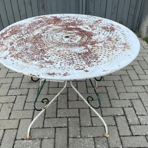 最高のフランスのガーデンテラス金属台座ガーデンビストロ1960年代ヴィンテージ金属鉄テーブルガーデン