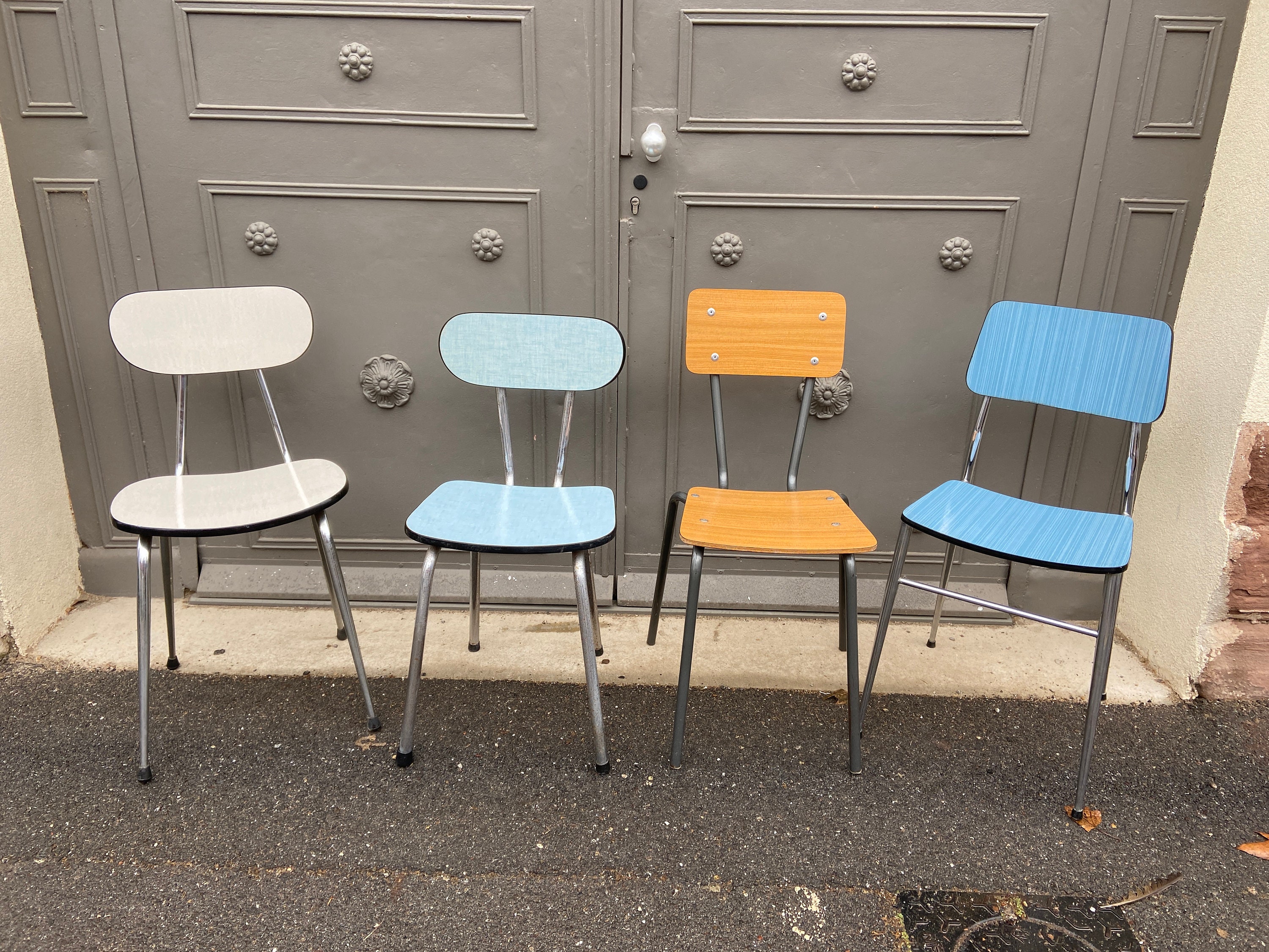 Ref 6718 Set de 4 Chaises en Formica Dépareillées Françaises Mid Century Vintage 1960